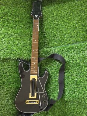 Guitar HERO wireless Missing Battery Lid No Dongle